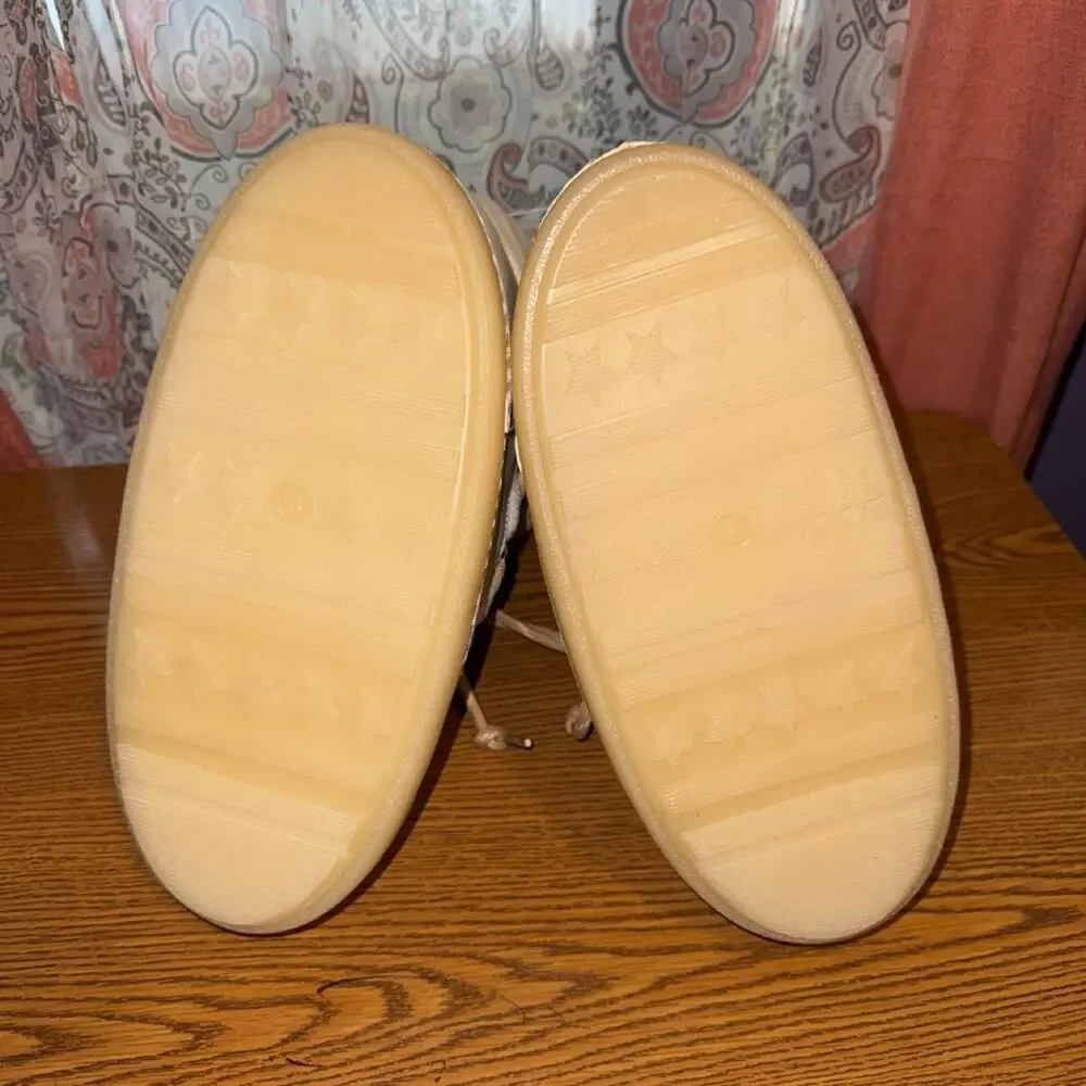 Nwt cream tan universal